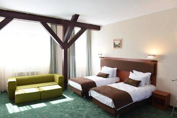 Фото номера Трехместный номер Отель Hotel Fantanita Haiducului г. Bradu 3